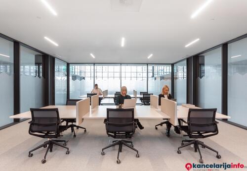 Kancelarije za iznajmljivanje u Bukirajte rezervisano coworking mesto na lokaciji Spaces Navigator II