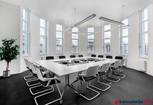 Kancelarije za iznajmljivanje u Pristup profesionalnim kancelarijama sa svim sadržajima uključenim u cenu za 3-4 osobe na lokaciji Regus Inobacka