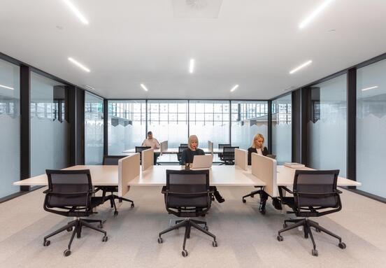 Bukirajte rezervisano coworking mesto na lokaciji Spaces Navigator II
