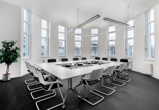 Pristup profesionalnim kancelarijama sa svim sadržajima uključenim u cenu za 3-4 osobe na lokaciji Regus Inobacka