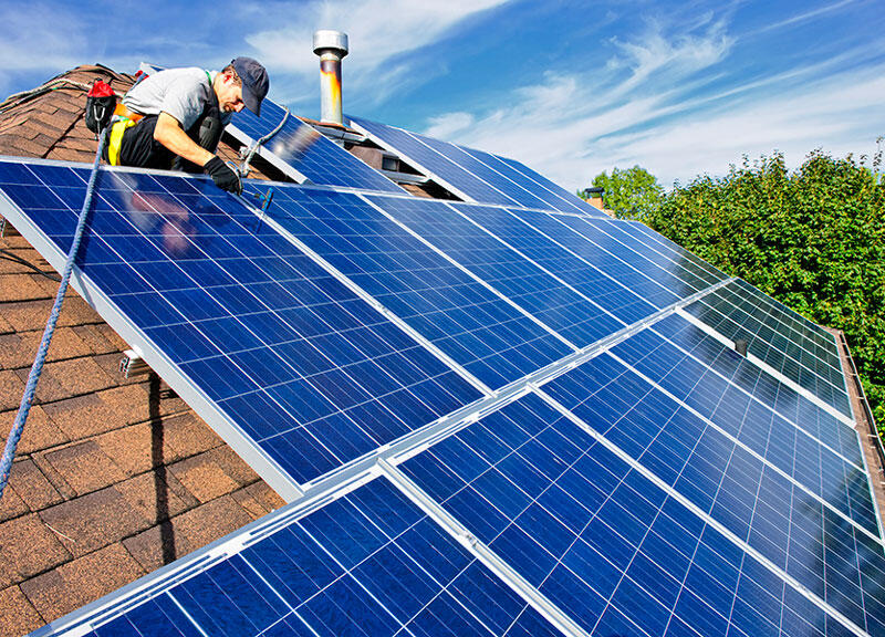Sunce kao saveznik biznisa: Solarni paneli osvajaju krovove kancelarija i magacina u Srbiji